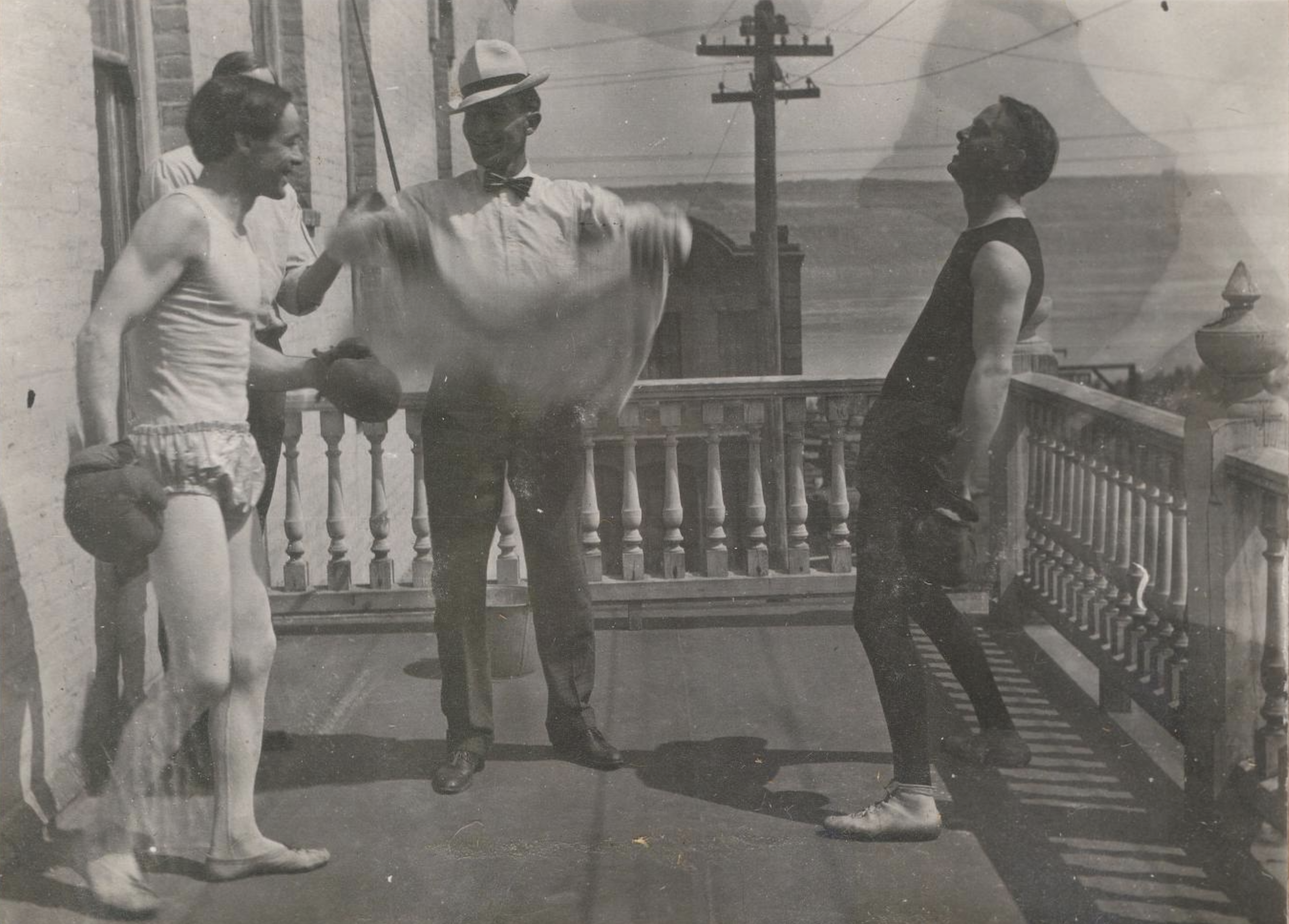 c.-1905-Boxing-Enthusiasts
